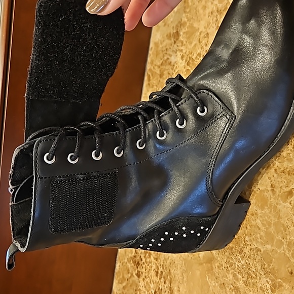 WOMEN'S ANDRE BLACK STUDDED LEATHER BOOTIES ANKLE BOOTS SHOES SZ 8 $150 - Picture 6 of 7